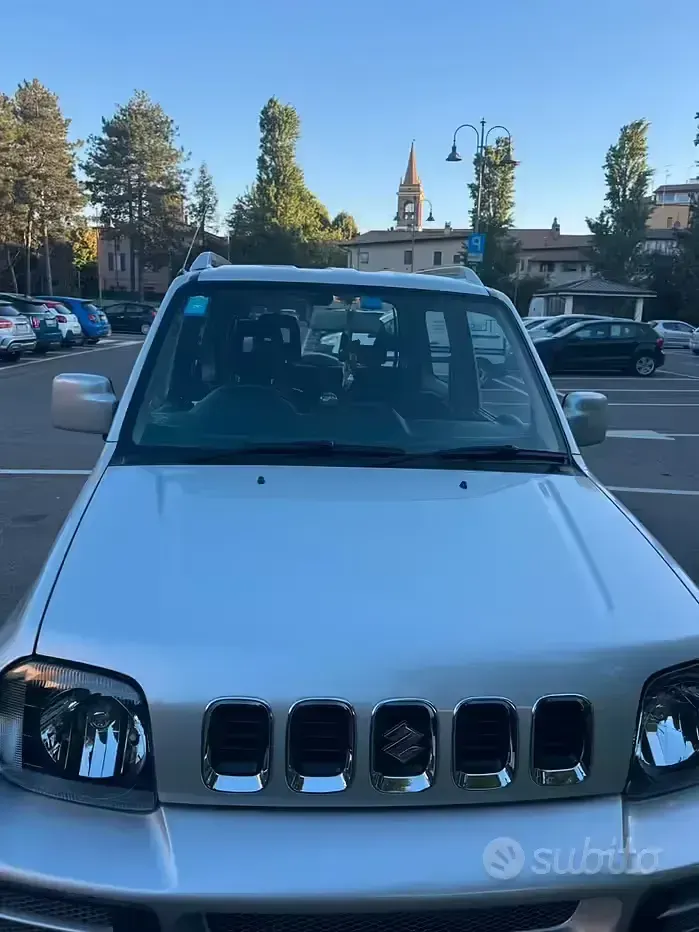 Usata Suzuki Jimny 85 CV (62 kW) 2008 Grigio SUV
