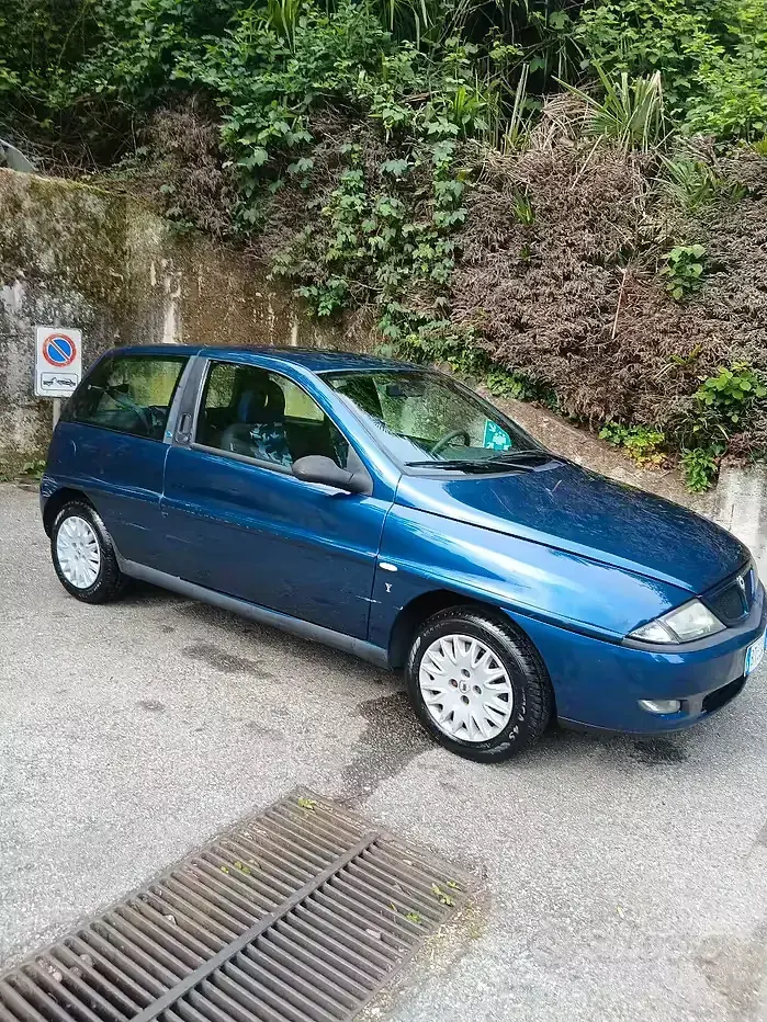 Usado Lancia Ypsilon 60 HP (44 kW) 2001 Citadino