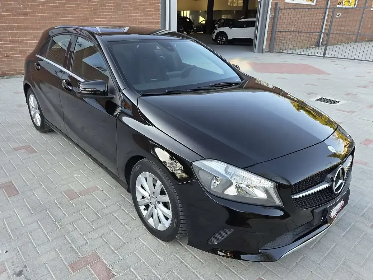 Usata Mercedes A180 Executive 122 CV (89 kW) 2017 Nero Utilitaria