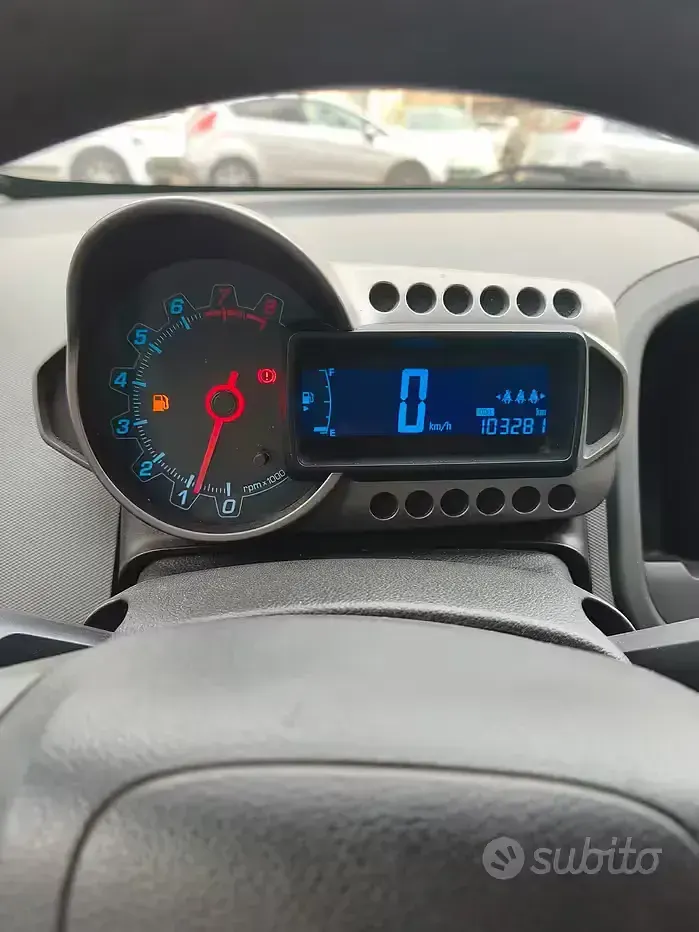 Usata Chevrolet Aveo 69 CV (50 kW) 2011 Bluazzurro Berlina