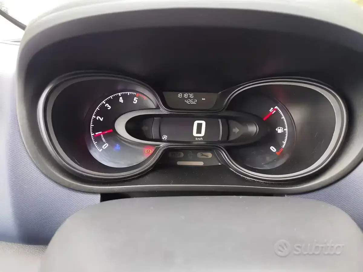 Usata Opel Vivaro 125 CV (91 kW) 2017 Bianco Monovolume