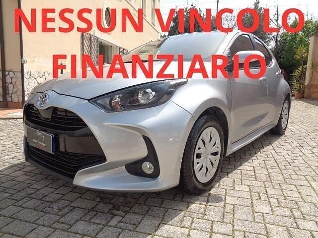 Usata Toyota Yaris Active 72 CV (52 kW) 2023 Grigio Utilitaria