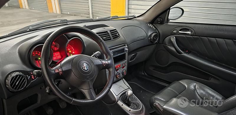 Occasion Alfa Romeo GT Distinctive 140 ch (102 kW) 2005 Gris Coupé