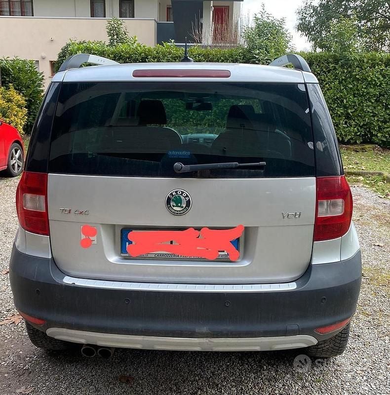 Usata Skoda Yeti 110 CV (80 kW) 2010 Grigio SUV