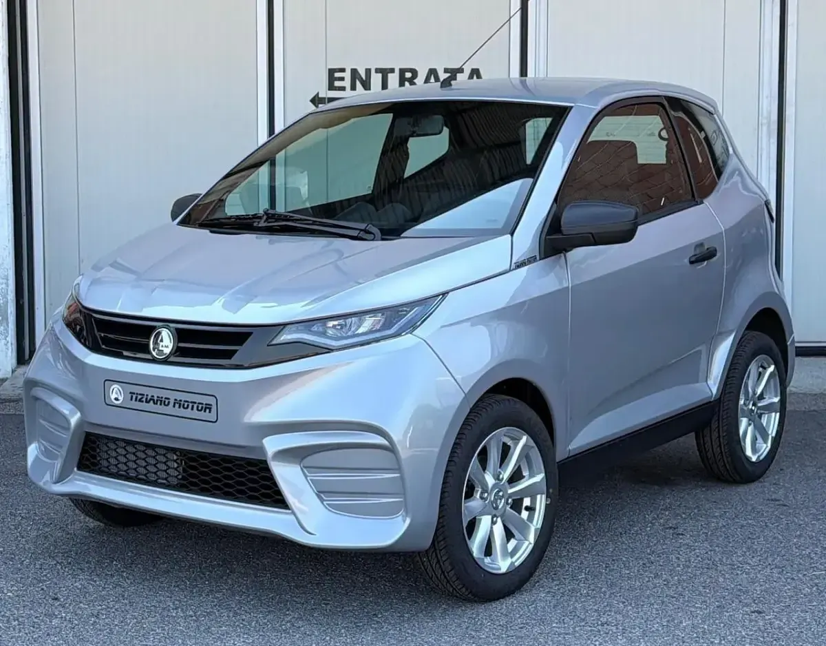 Nuova Aixam City Pack 2026 Grigio Berlina
