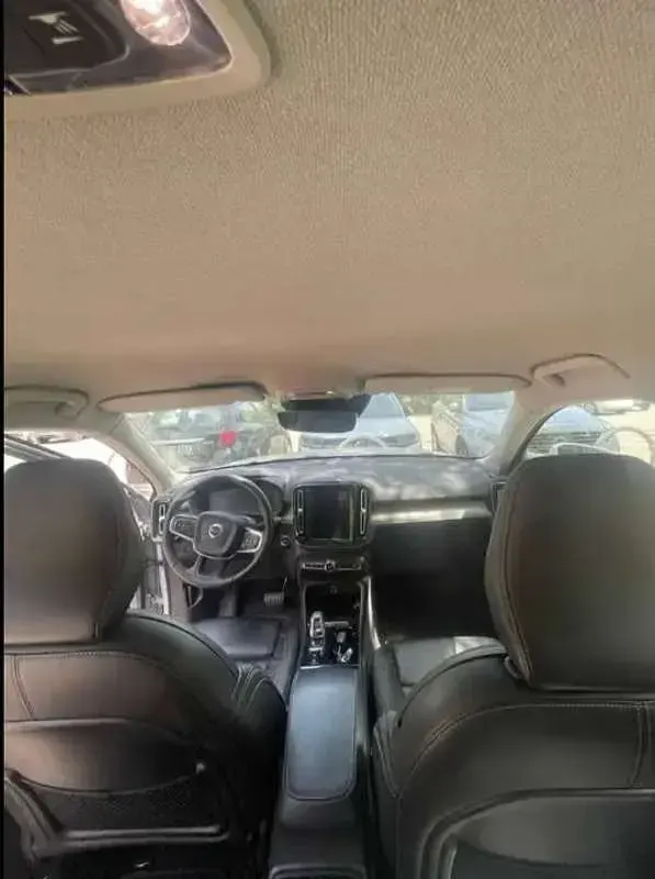 Usata Volvo XC40 Momentum 197 CV (144 kW) 2022 Bianco SUV