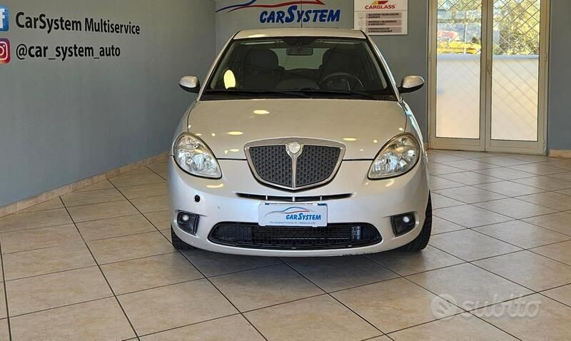 Grigio Usata 2007 Lancia Ypsilon Due volumi | 2500 € (Buon prezzo) - Immagine 1/4