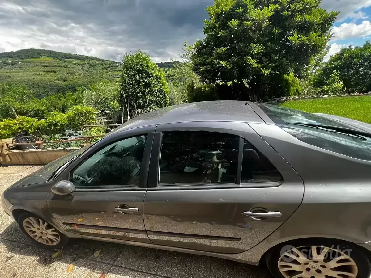 Usata Renault Laguna II 120 CV (88 kW) 2003 Grigio Berlina