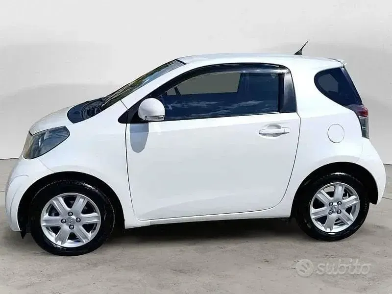 Usata Toyota iQ Sol 68 CV (50 kW) 2010 Bianco Utilitaria