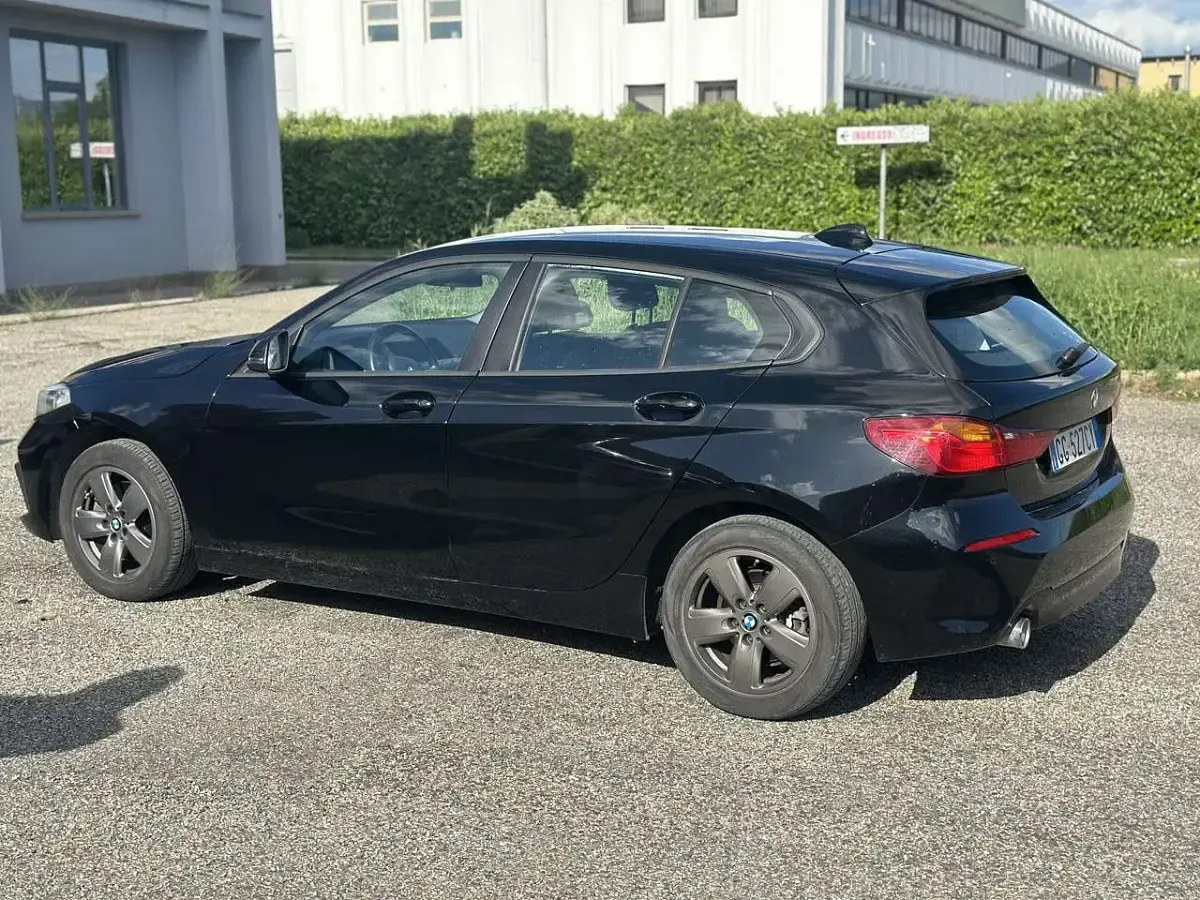 Usata BMW 116 Advantage 116 CV (85 kW) 2021 Nero Utilitaria