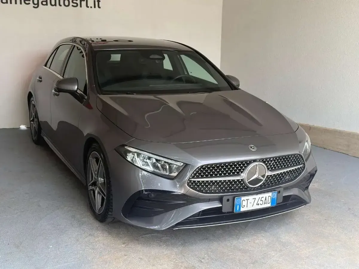 Usata Mercedes A180 AMG Line Premium Plus 116 CV (85 kW) 2024 Grigio Berlina