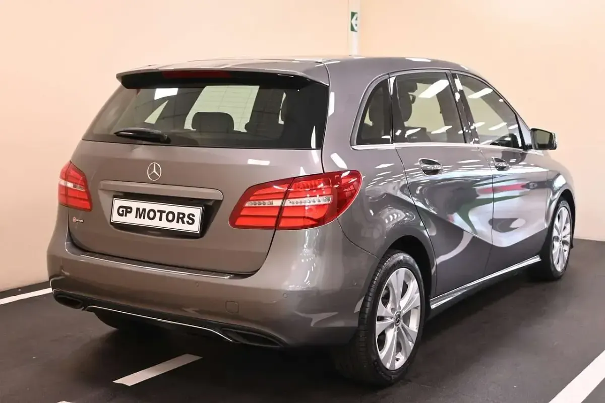Usata Mercedes B200 136 CV (100 kW) 2019 Grigio Utilitaria