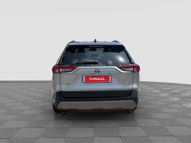 Usata Toyota RAV4 Active 178 CV (130 kW) 2021 Argento SUV