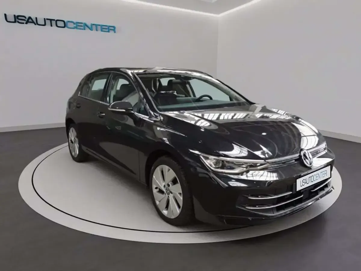 Usata VW Golf VIII Style 150 CV (110 kW) 2025 Grenadill black metallizzato Berlina