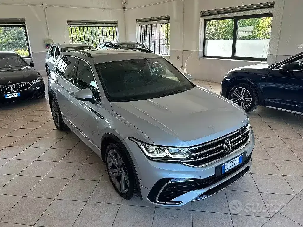 Usata VW Tiguan R-line 150 CV (110 kW) 2022 Grigio SUV
