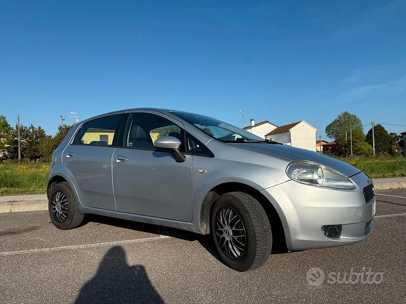 Usata Fiat Grande Punto Dynamic 77 CV (56 kW) 2009 Grigio Utilitaria
