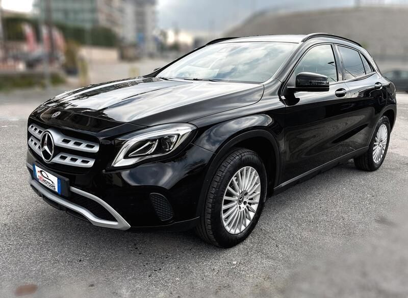 Nero Usata 2020 Mercedes GLA180 SUV | 29.000 € - Immagine 1/4