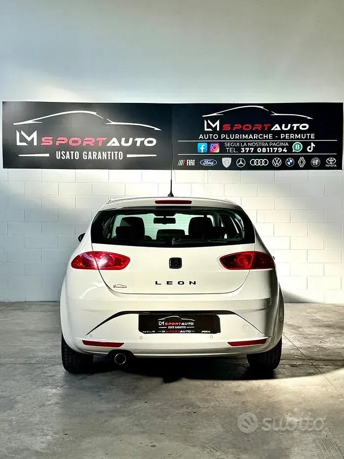 Usata Seat Leon Style 105 CV (77 kW) 2010 Bianco Utilitaria