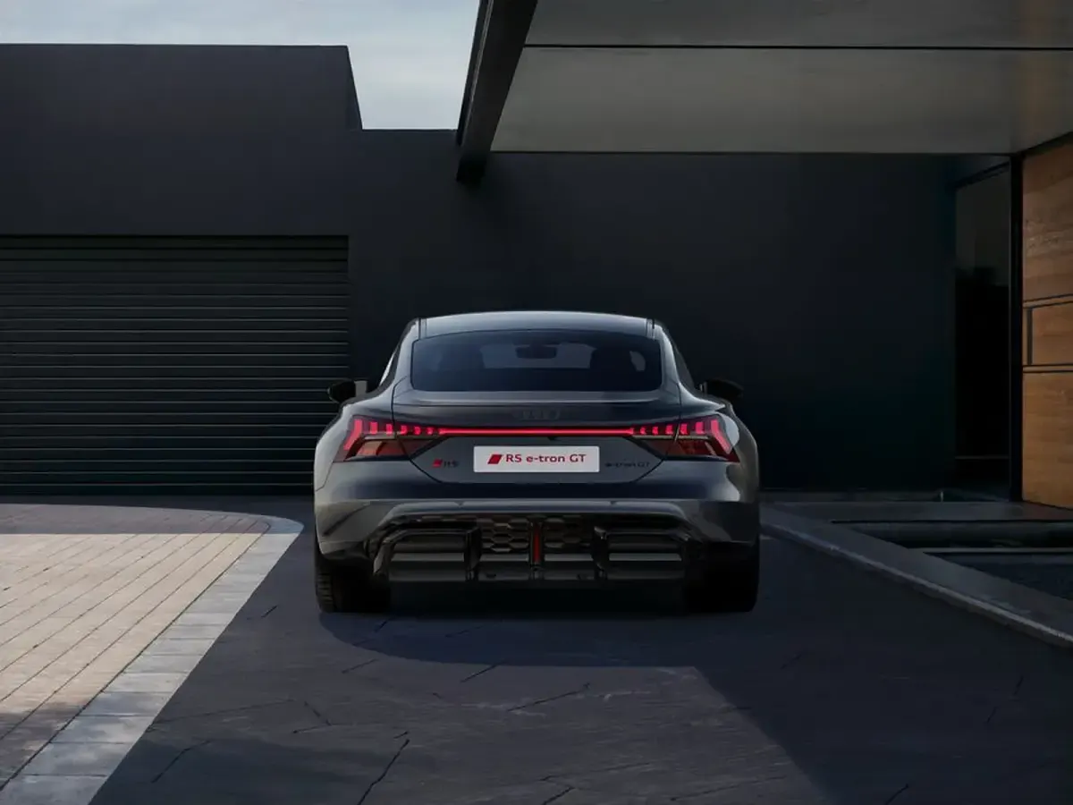 Nuova Audi RS e-tron GT Design 2026 Verniciature personalizzate audi exclusi Berlina