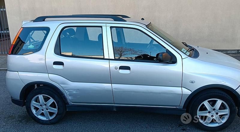 Usata Suzuki Ignis 2004 Grigio Utilitaria