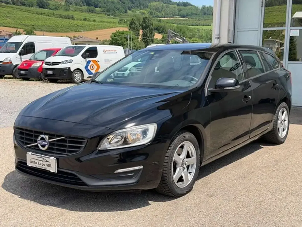 Usata Volvo V60 Business Edition 120 CV (88 kW) 2016 Nero Station wagon