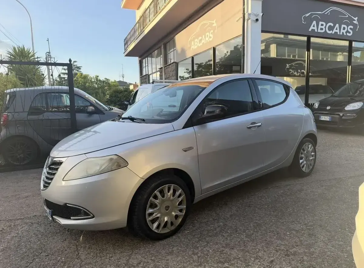 Usata Lancia Ypsilon Gold 95 CV (69 kW) 2012 Other Utilitaria