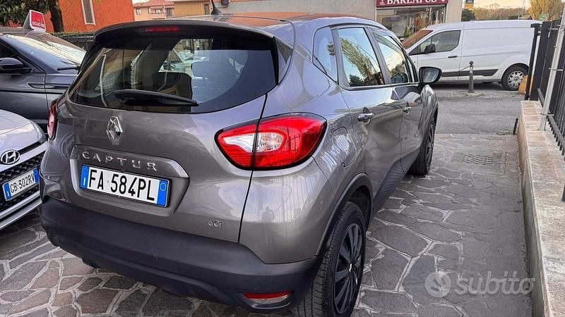 Usata Renault Captur Intens 90 CV (66 kW) 2015 Grigio SUV