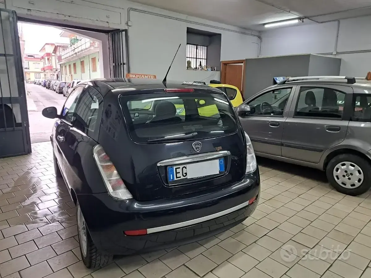 Usata Lancia Ypsilon 77 CV (56 kW) 2011 Nero Utilitaria