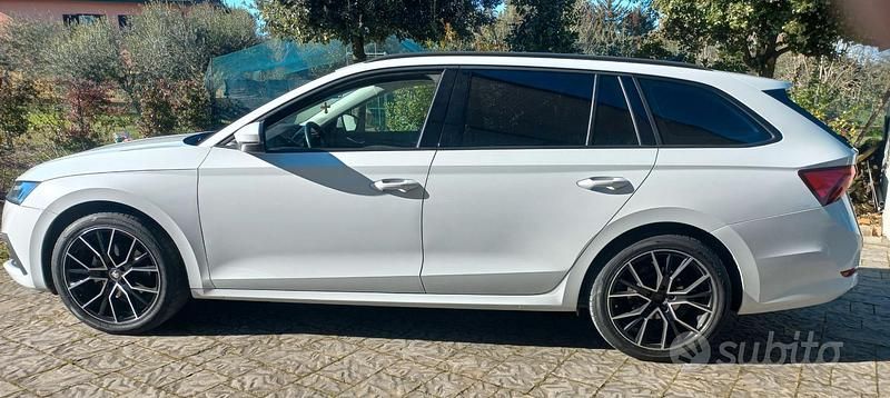 Usata Skoda Octavia 130 CV (95 kW) 2021 Bianco Station wagon