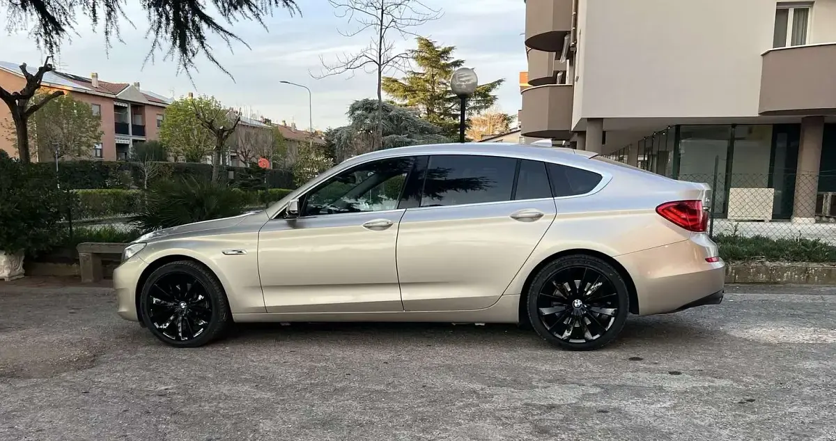 Usata BMW 530 Gran Turismo 245 CV (180 kW) 2010 Oro Coupé