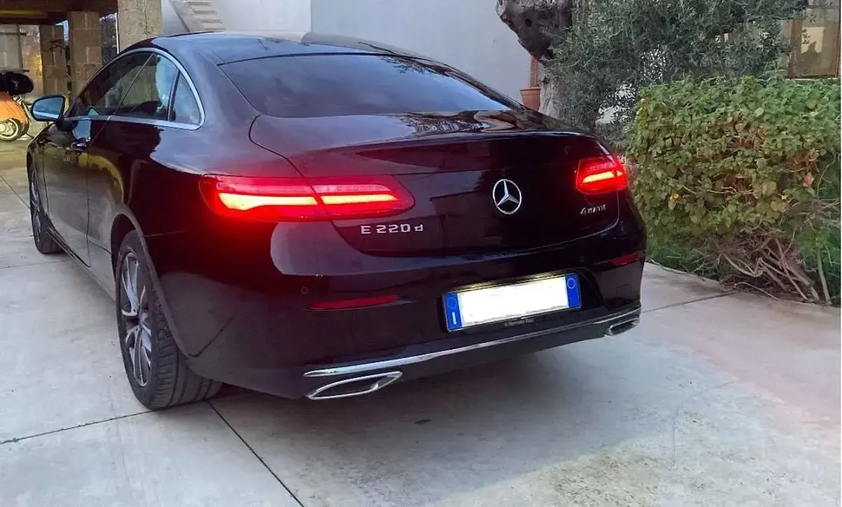 Usata Mercedes E220 194 CV (142 kW) 2019 Nero Coupé