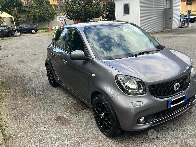 Usata Smart ForFour Prime 71 CV (52 kW) 2023 Grigio Utilitaria