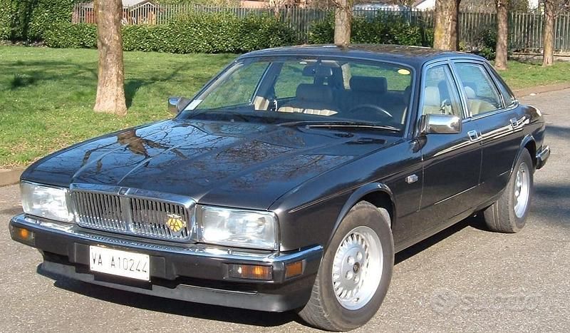 Usata Jaguar XJ Sovereign 213 CV (156 kW) 1988 Grigio Berlina