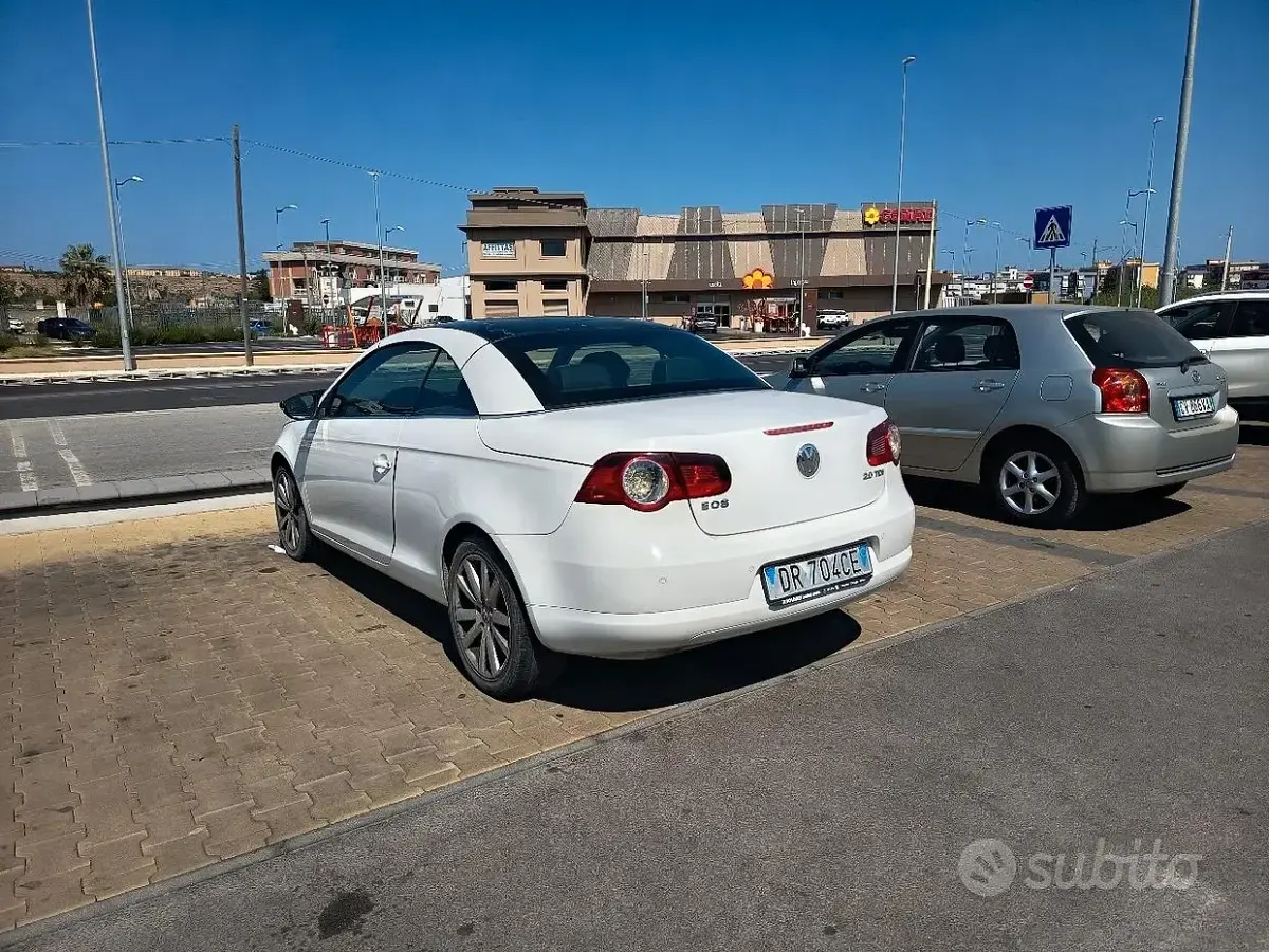 Usata VW Eos 140 CV (102 kW) 2008 Bianco Cabrio