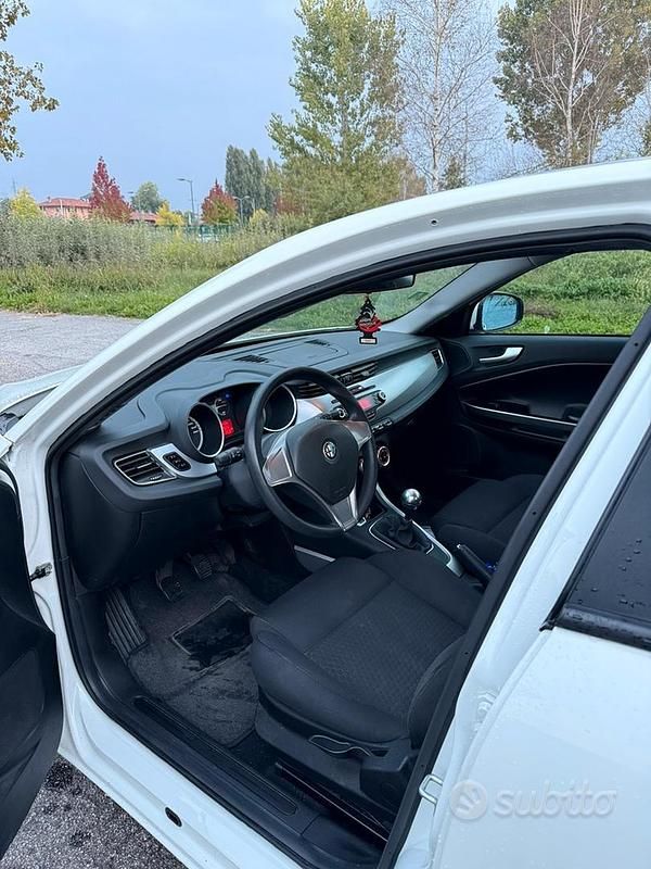 Usata Alfa Romeo Giulietta 109 CV (80 kW) 2011 Utilitaria