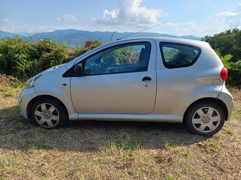 Argento Usata 2008 Toyota Aygo Due volumi | 1150 € (Super prezzo) - Immagine 1/4