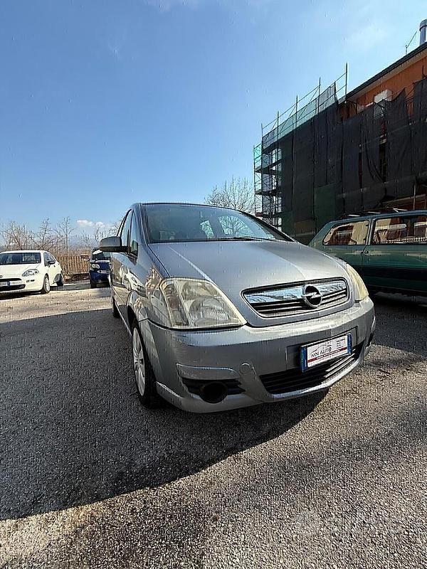 Usata Opel Meriva Cosmo 75 CV (55 kW) 2007 Grigio Monovolume