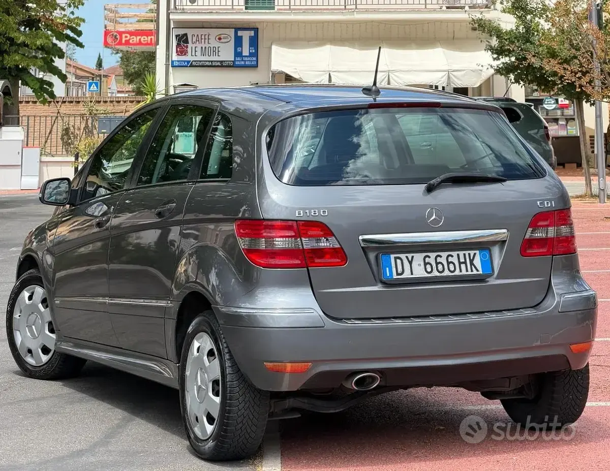 Usata Mercedes B180 Chrome 109 CV (80 kW) 2010 Marrone Monovolume