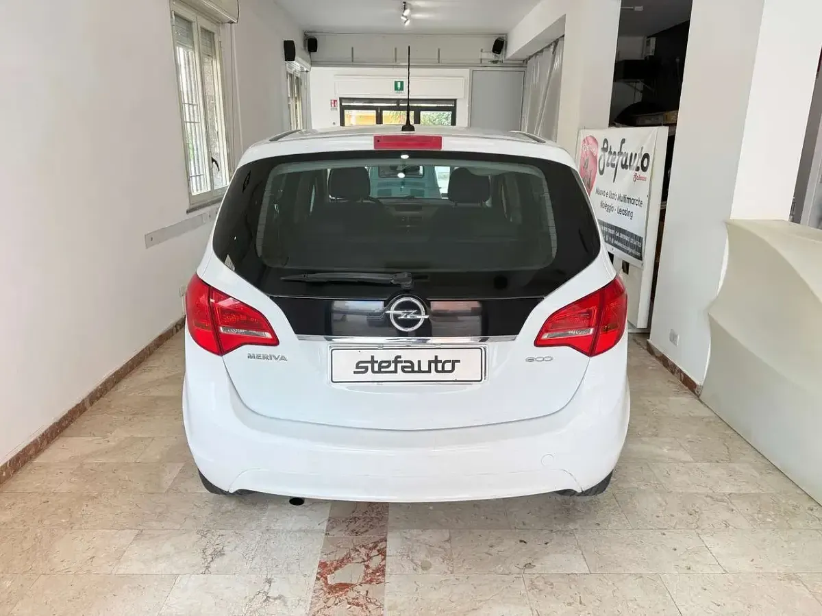 Usata Opel Meriva Cosmo 95 CV (69 kW) 2011 Bianco Monovolume