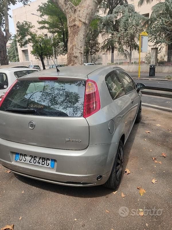Usata Fiat Grande Punto 65 CV (47 kW) 2007 Grigio Utilitaria
