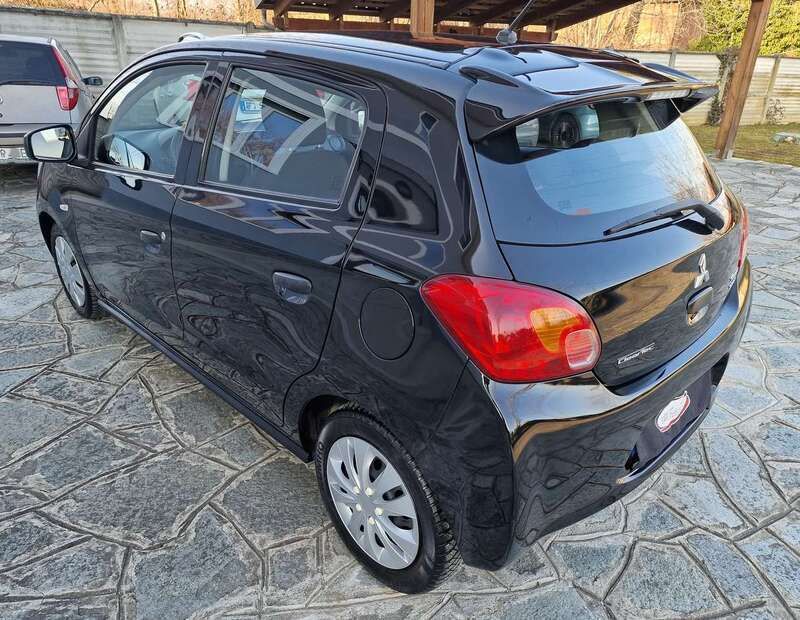 Usata Mitsubishi Space Star Intense 71 CV (52 kW) 2015 Nero Utilitaria