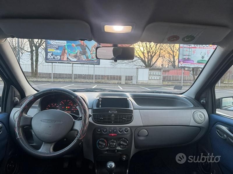 Usata Fiat Punto 2001 Blu Berlina