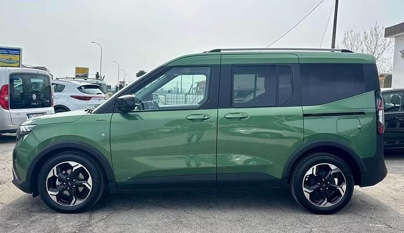 Usata Ford Tourneo Titanium 125 CV (91 kW) 2024 Verde Furgone
