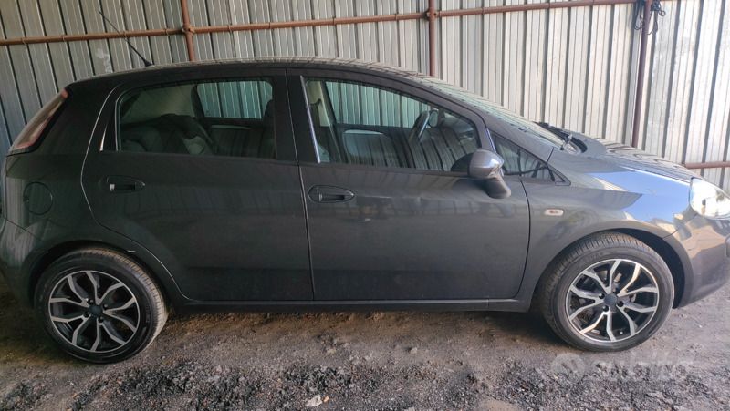Usata Fiat Punto Evo 65 CV (47 kW) 2011 Grigio Utilitaria