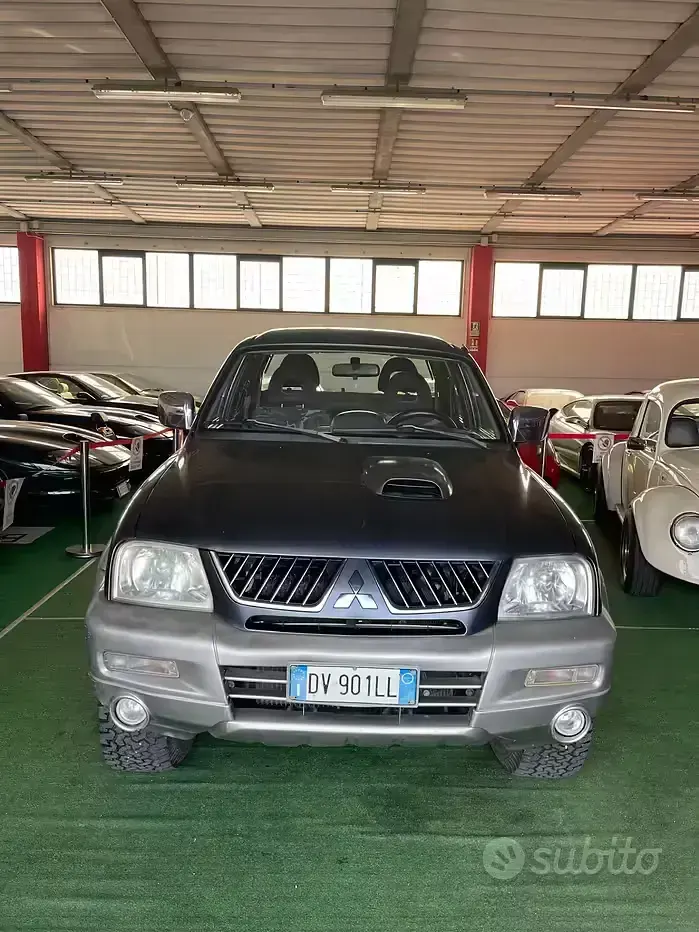 Usata Mitsubishi L200 115 CV (84 kW) 2005 Grigio Pick-up