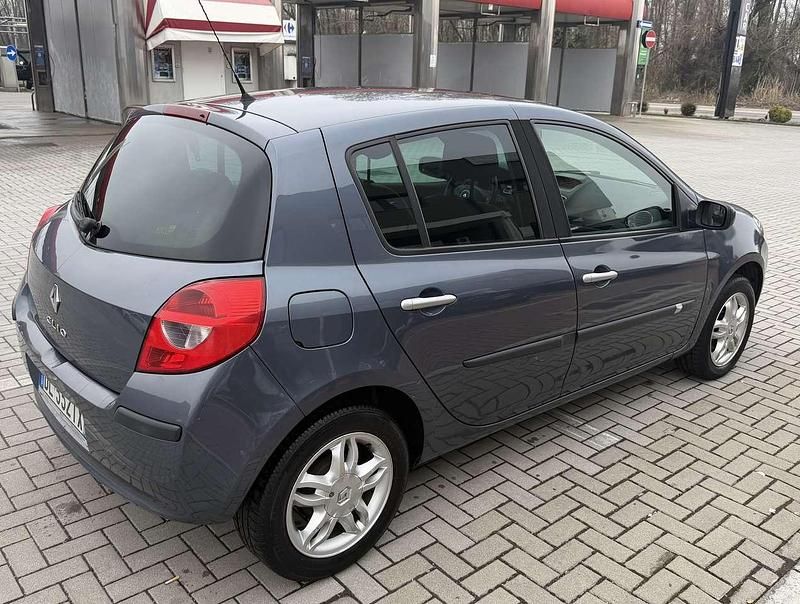 Usata Renault Clio II LE 75 CV (55 kW) 2008 Other Berlina