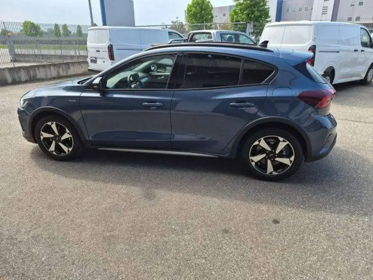Usata Ford Focus Active 125 CV (91 kW) 2022 Chrome blue