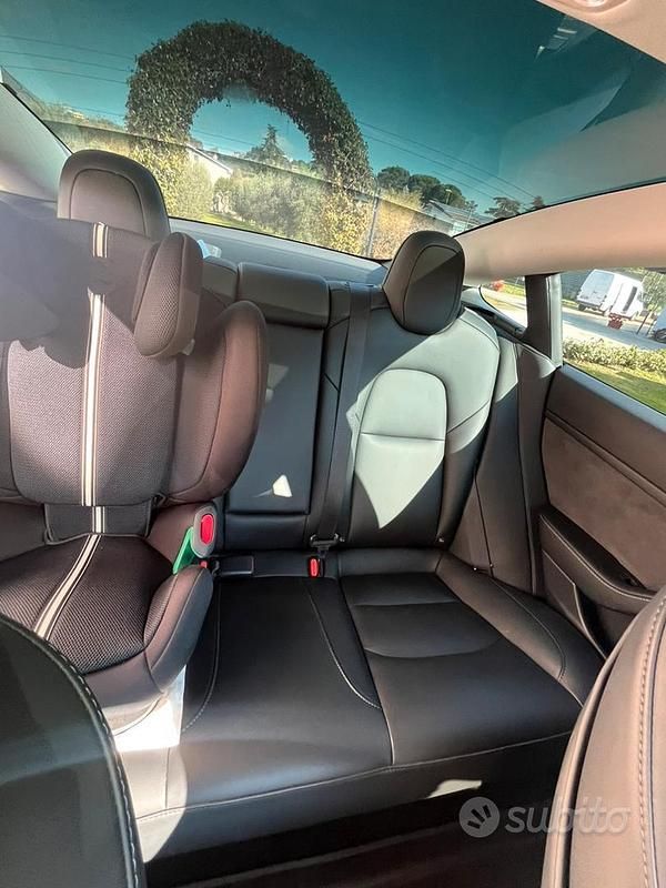 Usata 2023 Tesla Model 3 RWD Tre volumi | 29.000 € (Buon prezzo) - Immagine 1/4
