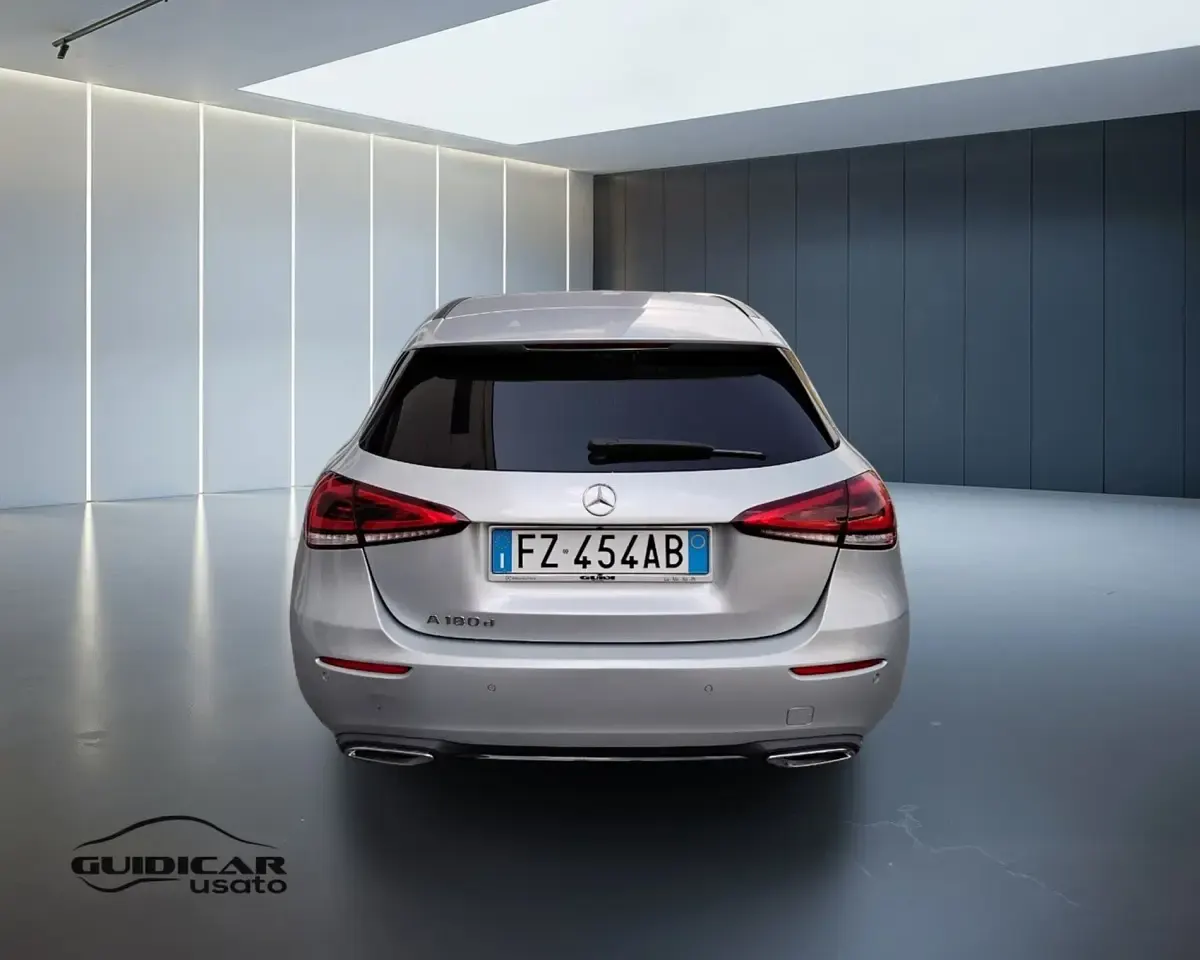 Usata Mercedes A180 116 CV (85 kW) 2020 Argento Utilitaria