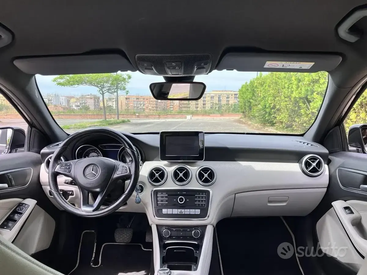 Usata Mercedes A200 136 CV (100 kW) 2015 Nero Utilitaria